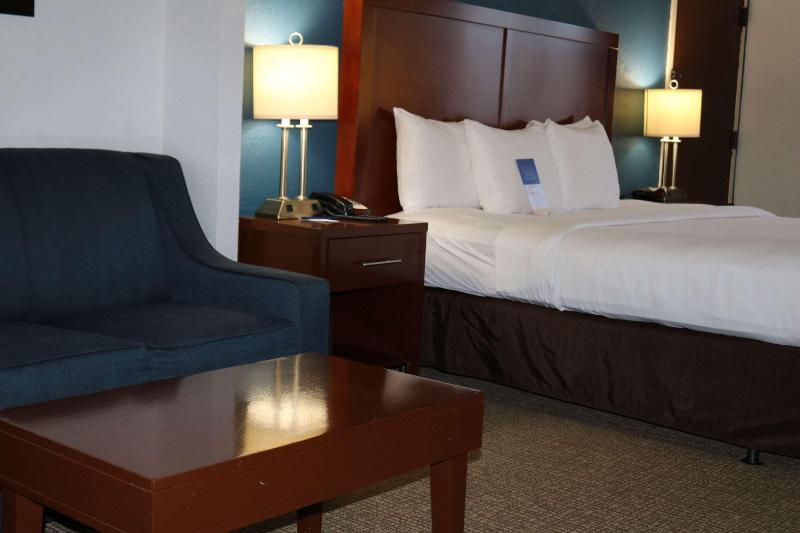 Comfort Suites Norwich image
