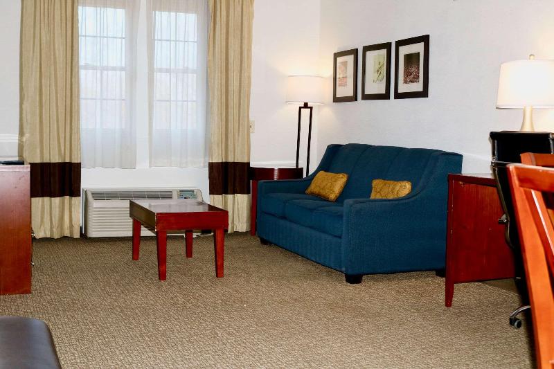 Comfort Suites Norwich image