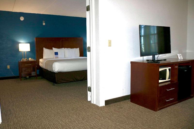 Comfort Suites Norwich image
