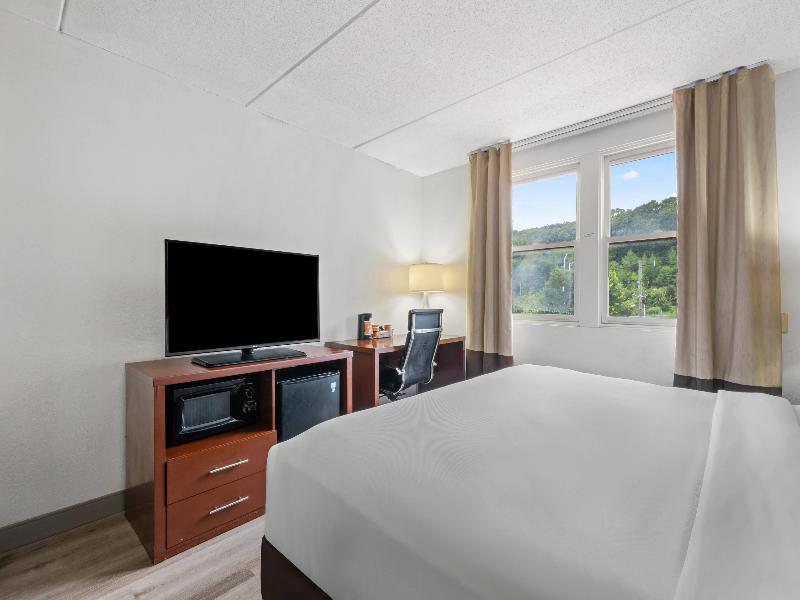 Comfort Suites Norwich image