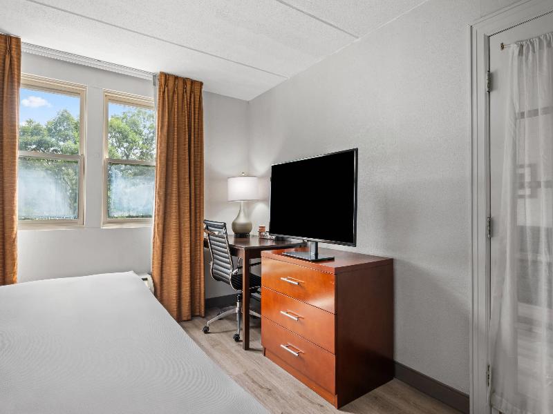 Comfort Suites Norwich image