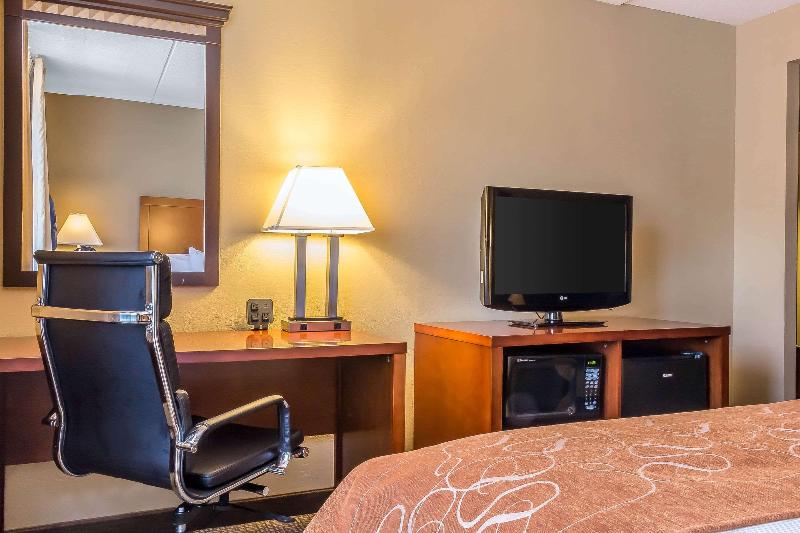 Comfort Suites Norwich image