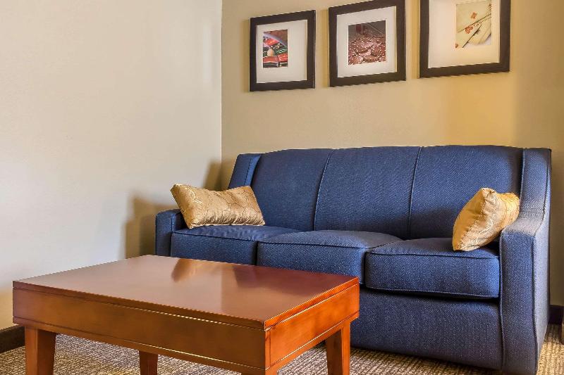 Comfort Suites Norwich image