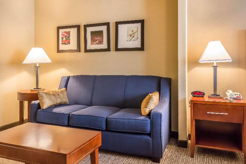 Comfort Suites Norwich image