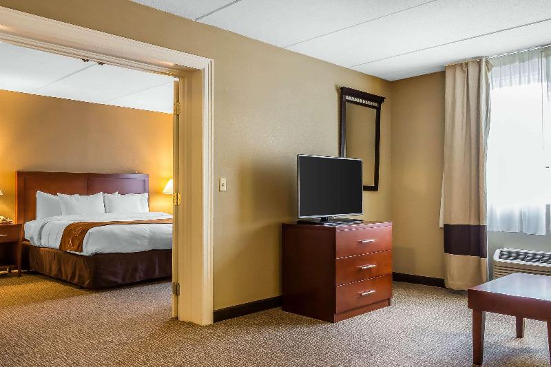 Comfort Suites Norwich image