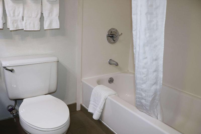 Comfort Suites Norwich image