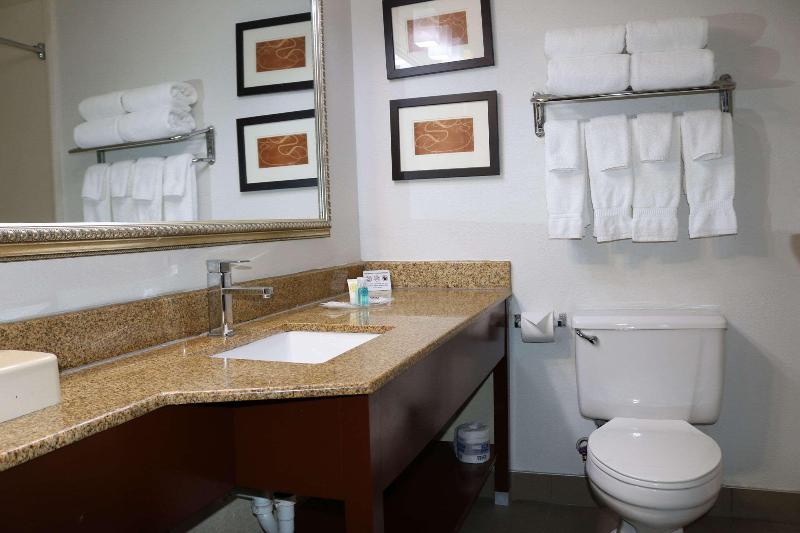 Comfort Suites Norwich image
