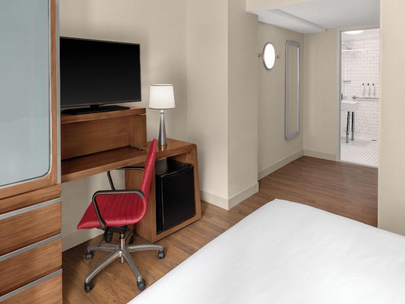 Fairfield Inn New York Manhattan/Financial Distric image
