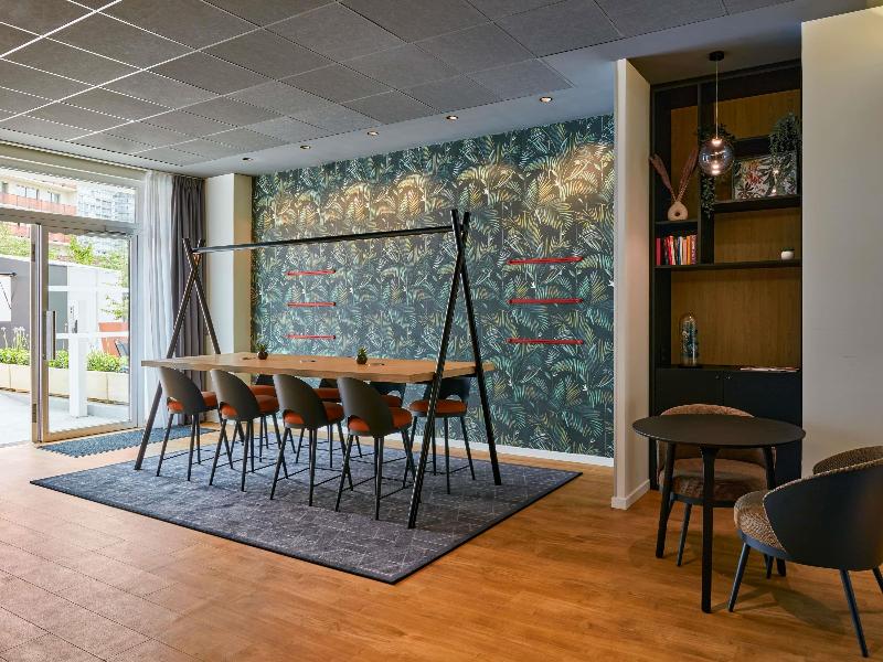 Adagio Access Puteaux image