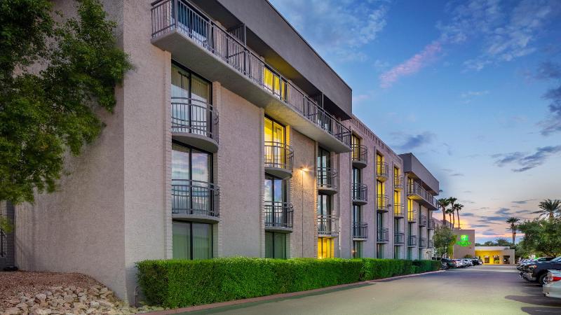 Holiday Inn & Suites Phoenix Airport North