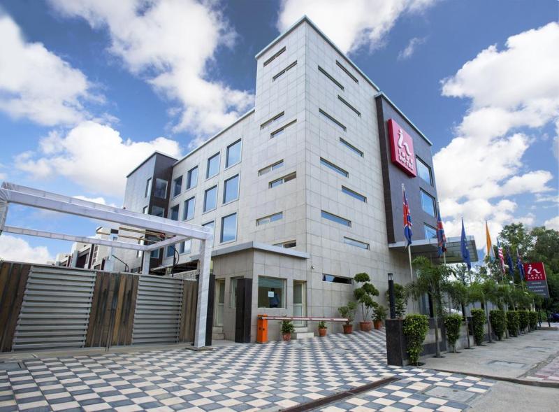 Inde Hotel Chattarpur image