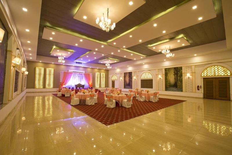 Inde Hotel Chattarpur image