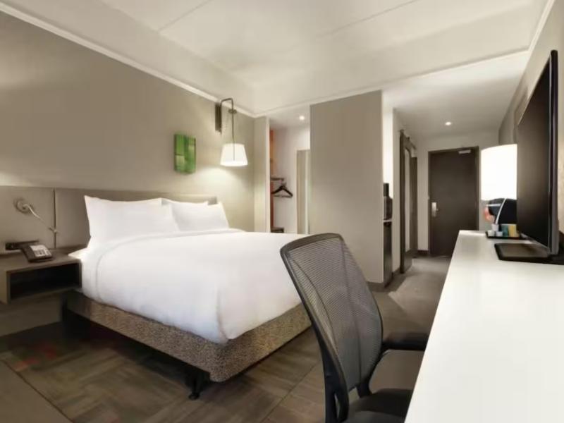 Hilton Garden Inn Calgary Downtown image