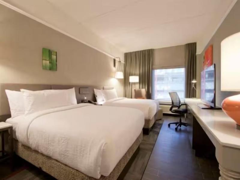 Hilton Garden Inn Calgary Downtown image