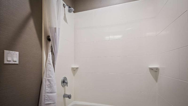 Best Western Plus Taft Inn image