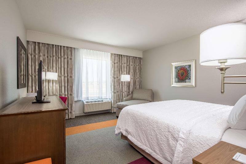 Hampton Inn & Suites Phoenix East Mesa image