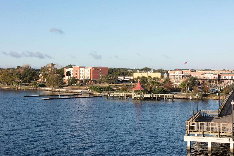 Hampton Inn Palatka image