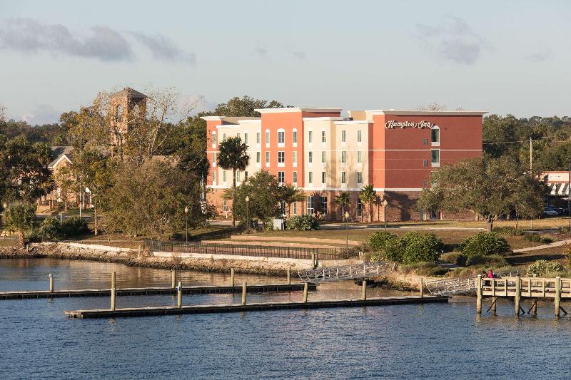 Hampton Inn Palatka image