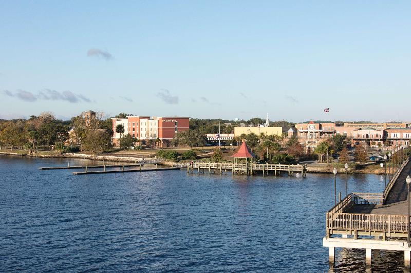 Hampton Inn Palatka image