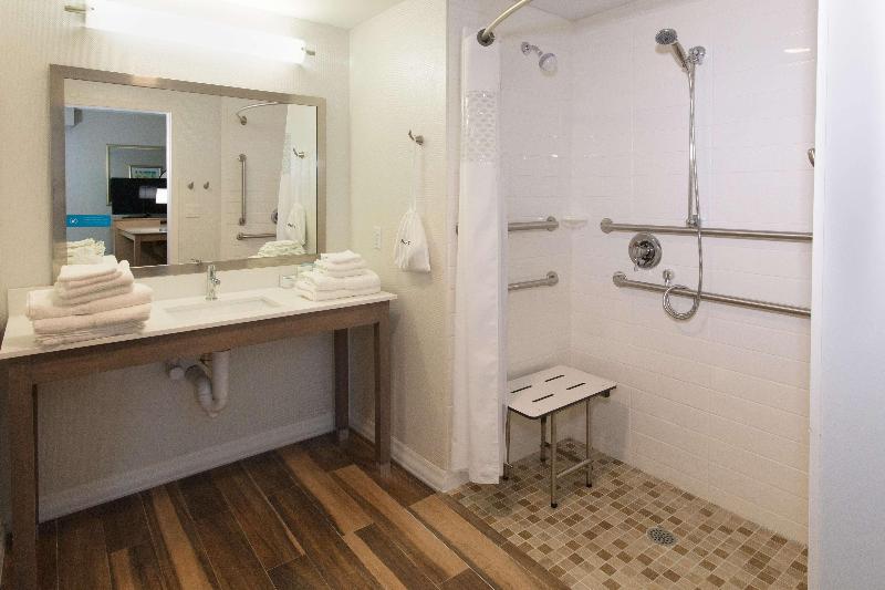 Hampton Inn Palatka image
