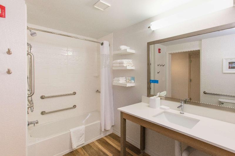 Hampton Inn Palatka image