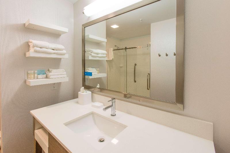 Hampton Inn Palatka image