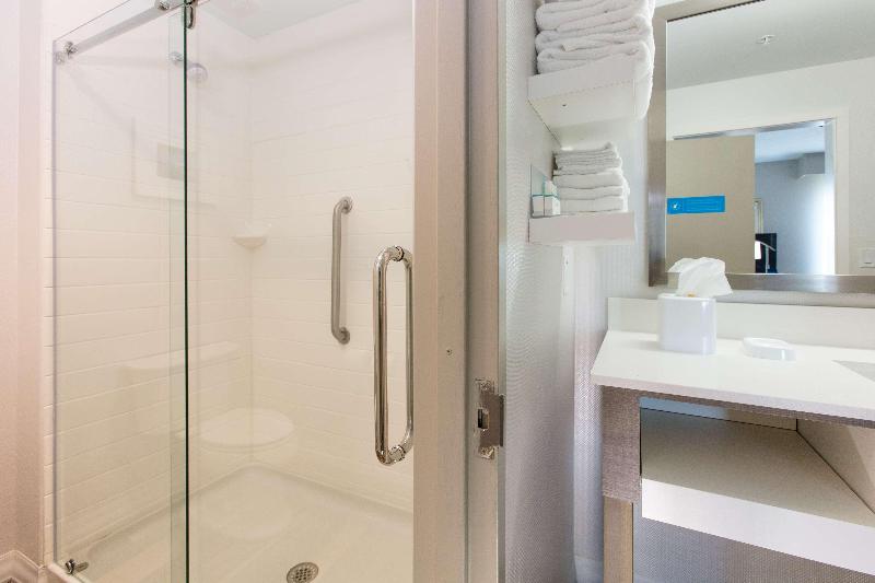 Hampton Inn Palatka image