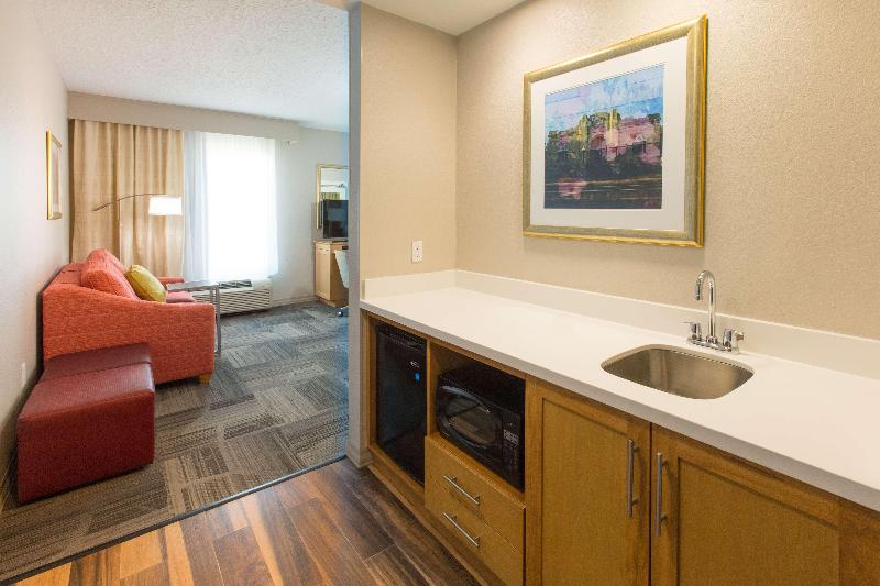 Hampton Inn Palatka image