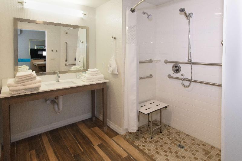 Hampton Inn Palatka image