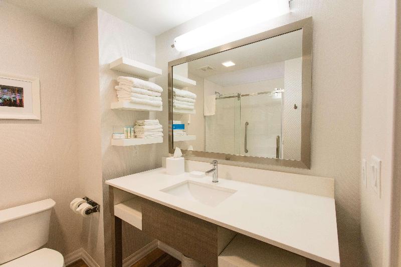 Hampton Inn Palatka image