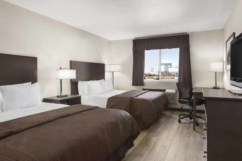 Days Inn By Wyndham Steinbach image 10