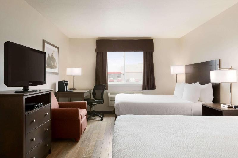 Days Inn By Wyndham Steinbach image 5
