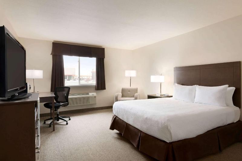 Days Inn By Wyndham Steinbach image