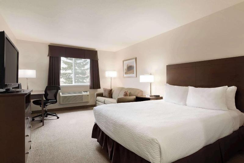 Days Inn By Wyndham Steinbach image
