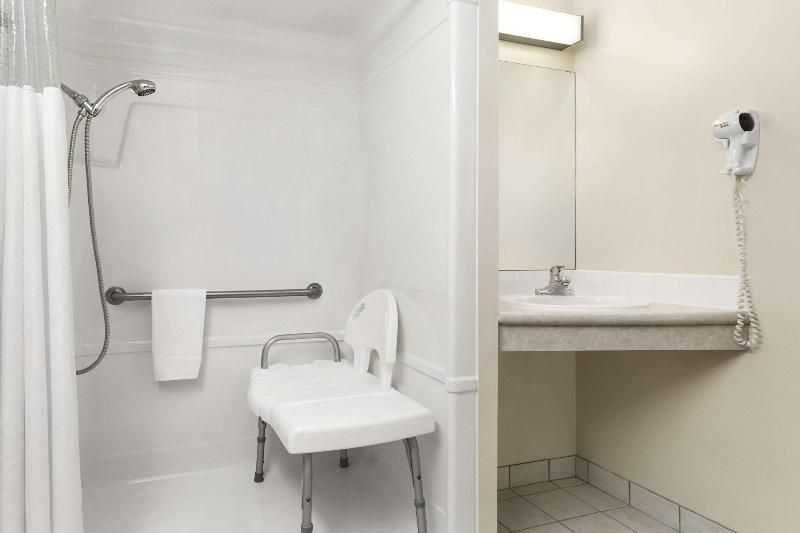 Days Inn By Wyndham Steinbach image