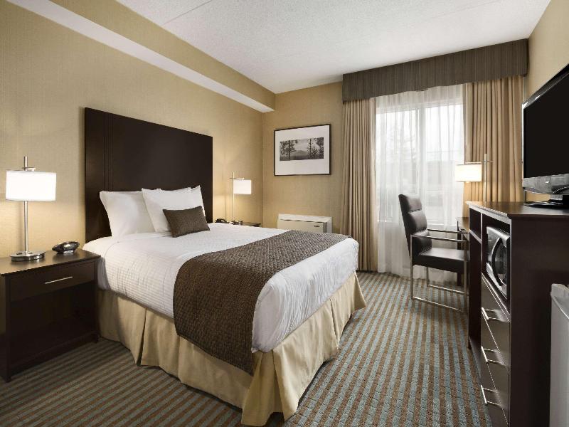 DOUBLE DELUXE QUEEN BED