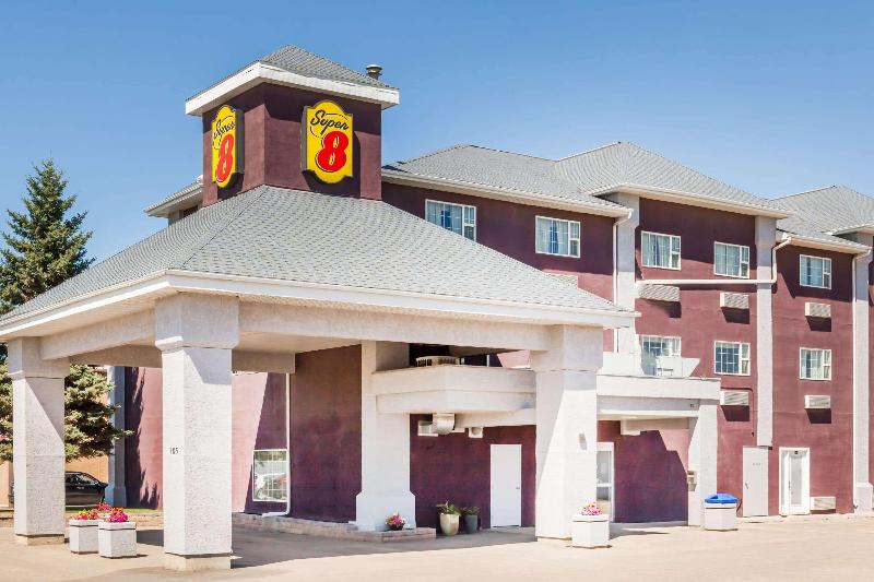 Super 8 by Wyndham Saskatoon Near Saskatoon Arpt