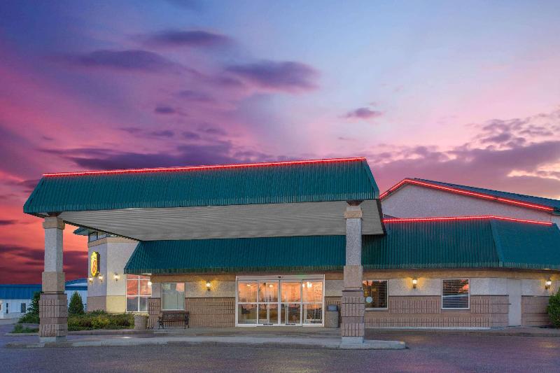 Super 8 by Wyndham Portage La Prairie image