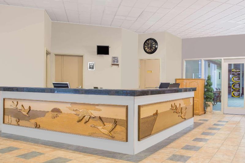 Super 8 by Wyndham Portage La Prairie image