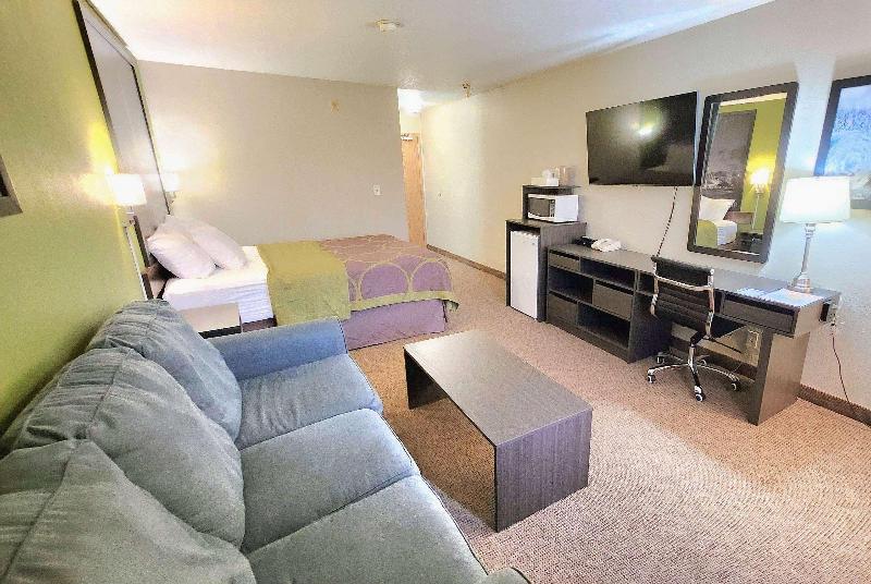 Super 8 by Wyndham Portage La Prairie image