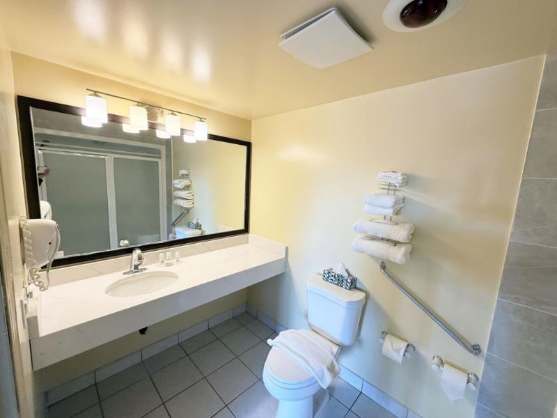 Travelodge by Wyndham Drumheller image
