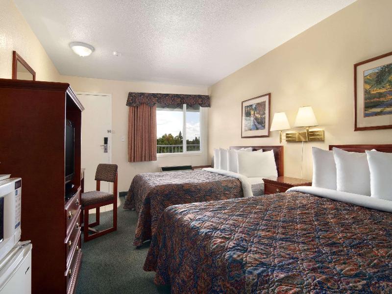 Travelodge by Wyndham Drumheller image