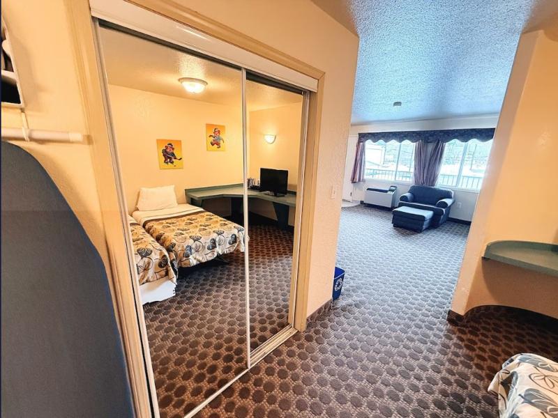Travelodge by Wyndham Drumheller image