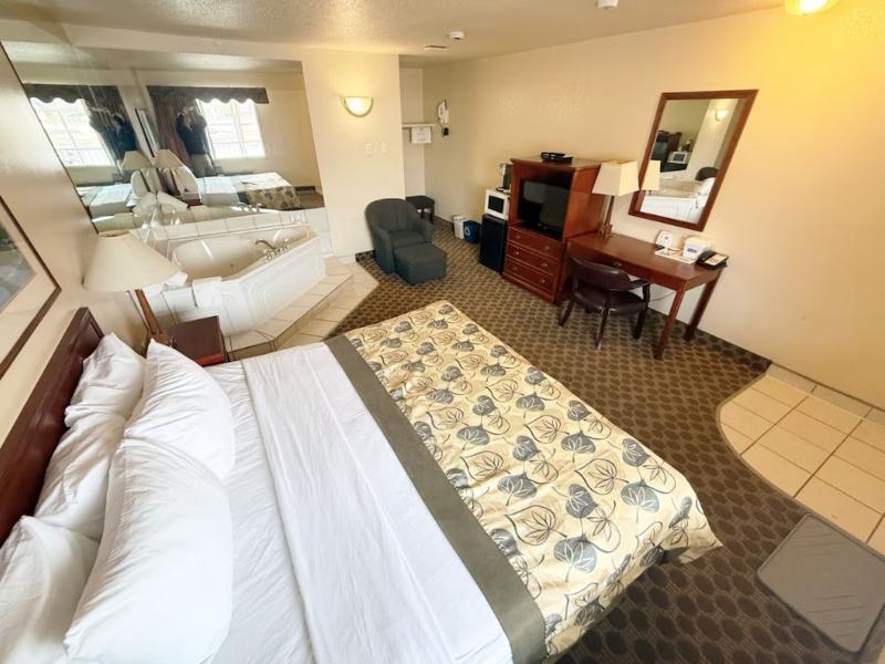 Travelodge by Wyndham Drumheller image