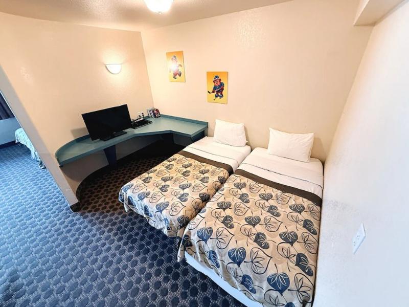 Travelodge by Wyndham Drumheller image
