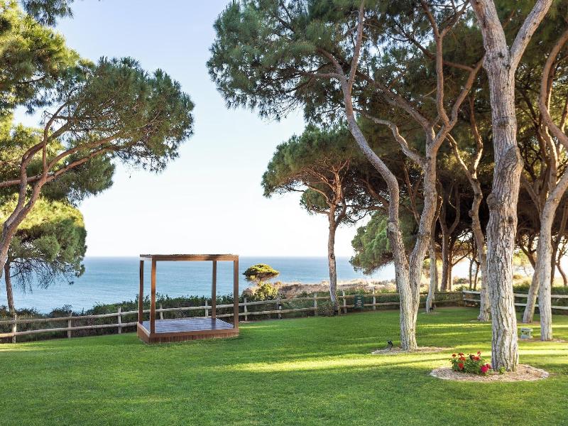 Pine Cliffs Ocean Suites image