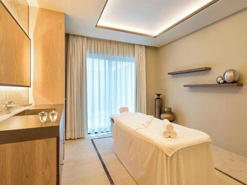 Pine Cliffs Ocean Suites image
