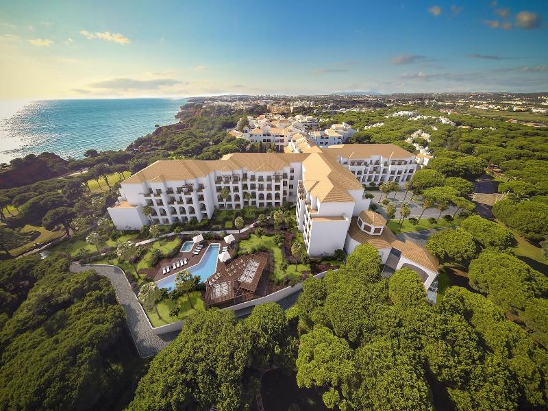 Pine Cliffs Ocean Suites image