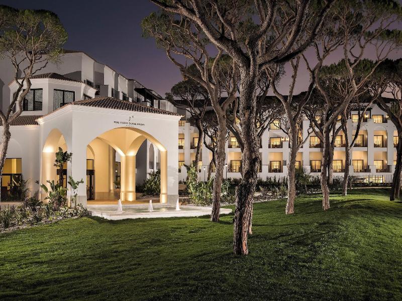 Pine Cliffs Ocean Suites image