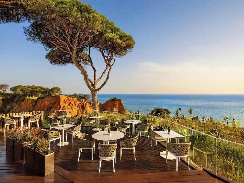 Pine Cliffs Ocean Suites image